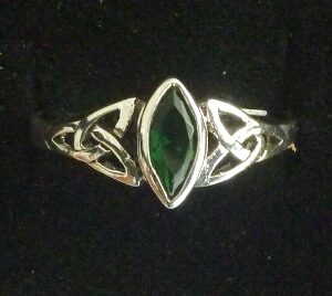 Go Green! Sterling Silver Trinity Knot ring w/Synthetic Emerald